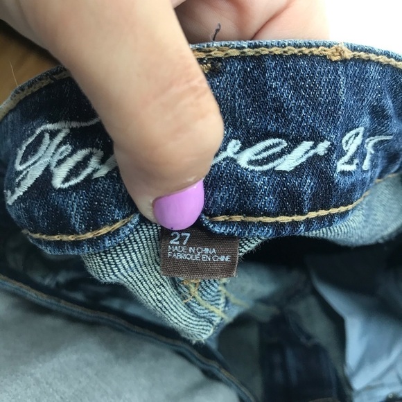 Forever 21 Distressed Dark Wash Boot Cut Jeans Size 27 - Picture 6 of 8